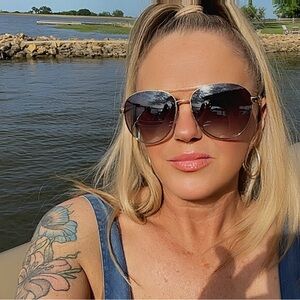 Meet your Posher, Angela